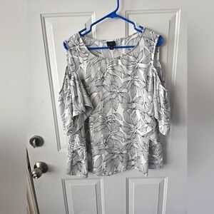 Woman's Worthington cold shoulder blouse